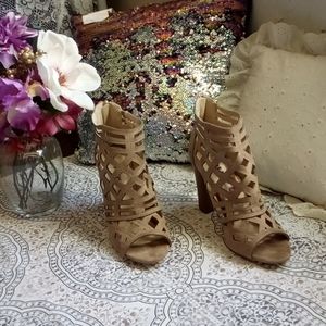 HOT kiss suede cutout heels